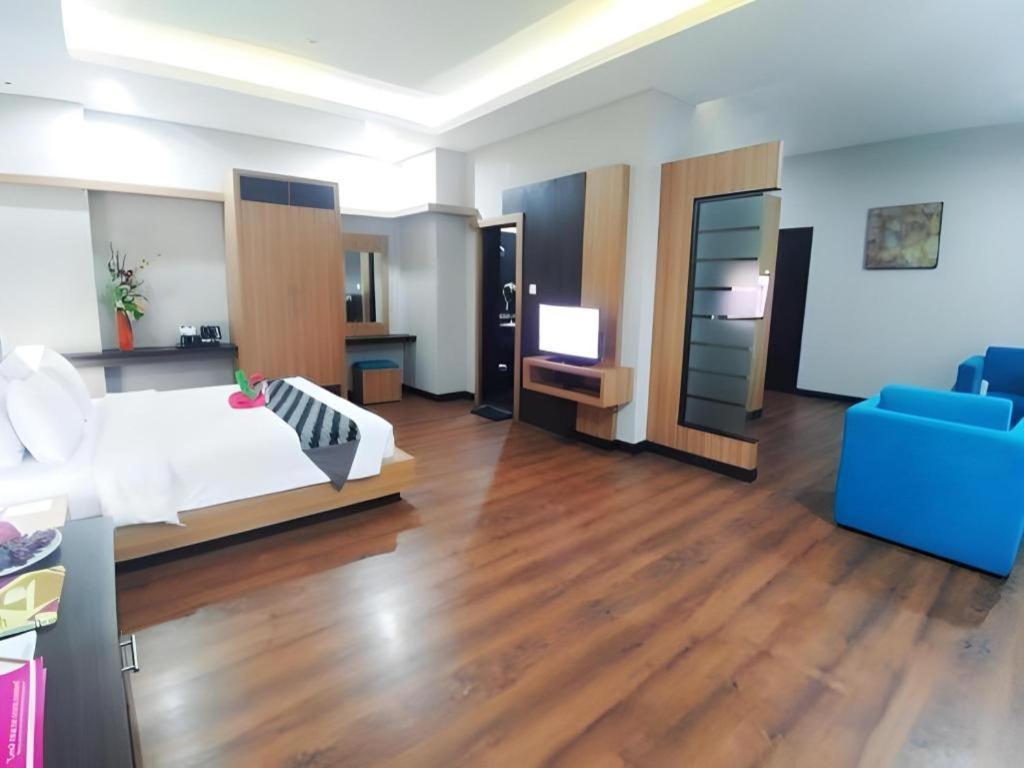 Orchardz Hotel Gajah Mada Pontianak Exterior foto