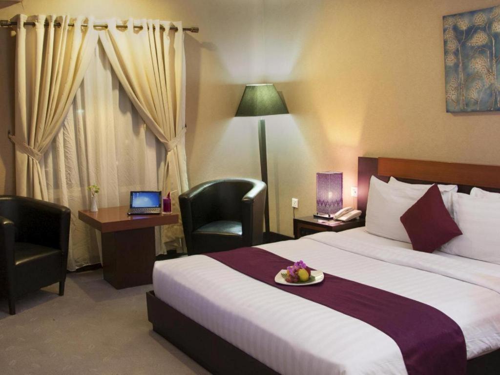 Orchardz Hotel Gajah Mada Pontianak Exterior foto
